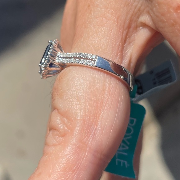 Effy 1.52 ct tw sapphire & 1/3ct tw Diamond ring in 14k white gold - Picture 11 of 14